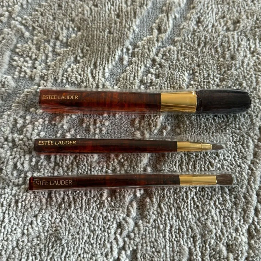 Set of 3. Estee Lauder Makeup Brushes. Blush, eyeshadow, eyeliner/eyebrow, lip